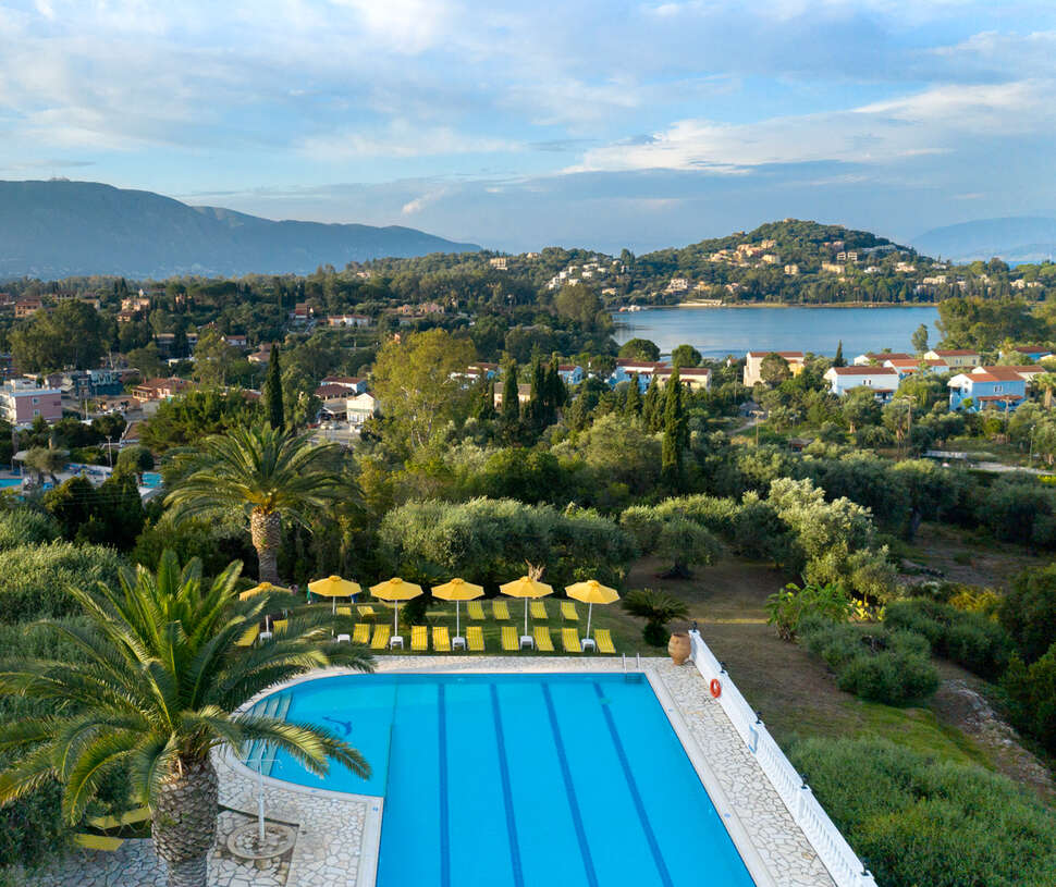 Een foto van het zwembad bij Paradise Hotel Corfu