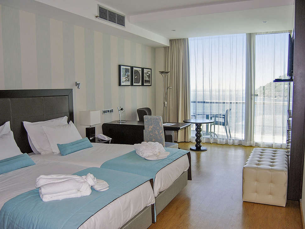 Een foto van een overzicht van Angra Marina Hotel