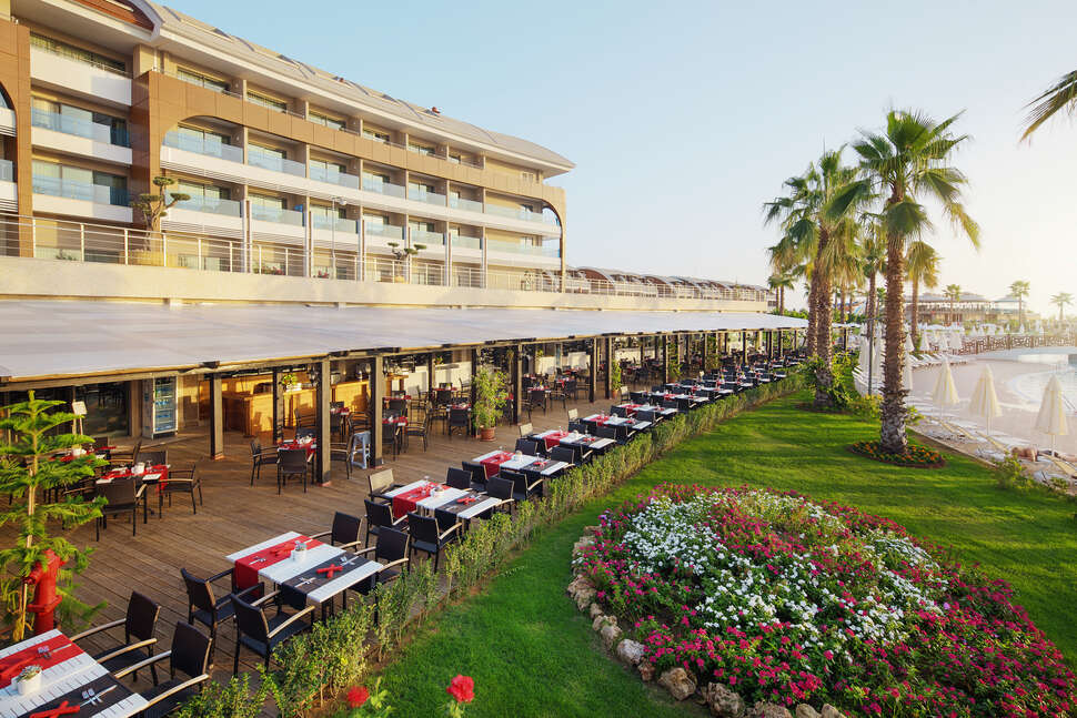 Een foto van het terras bij Magic Life Jacaranda