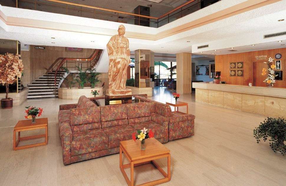 Een foto van het interieur van Blue Horizon Resort Hotel