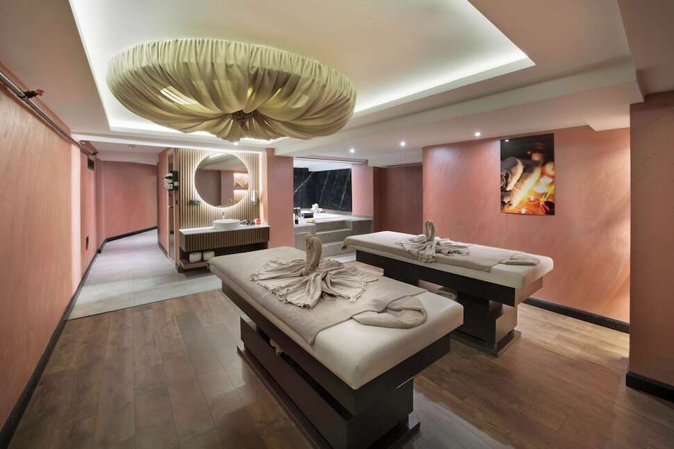 Ein Foto Orka Royal Hotel & Spa