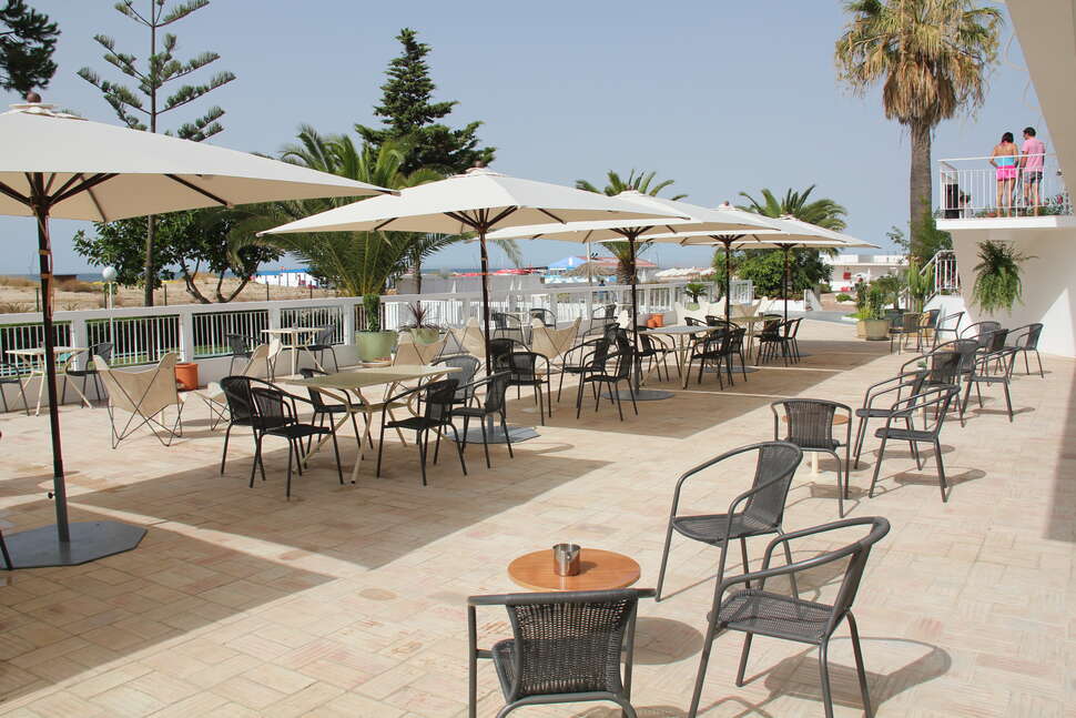 Ein Foto von der Terrasse im Hotel Vasco Da Gama