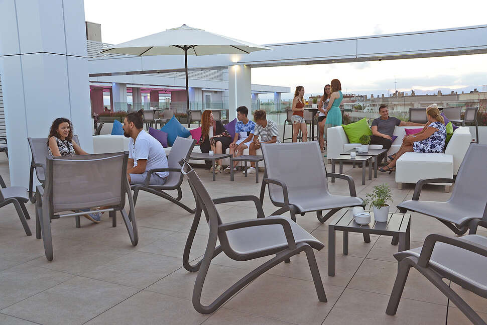 Een foto van het terras bij Hotel Olympus Palace