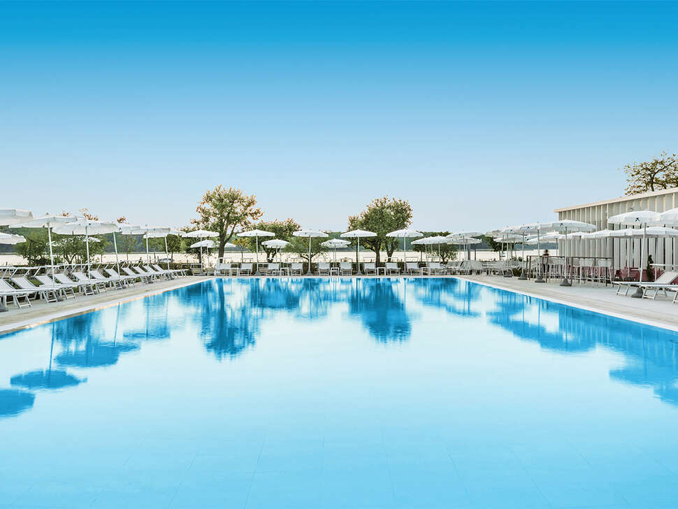 Een foto van het zwembad bij Falkensteiner Hotel Park Punat