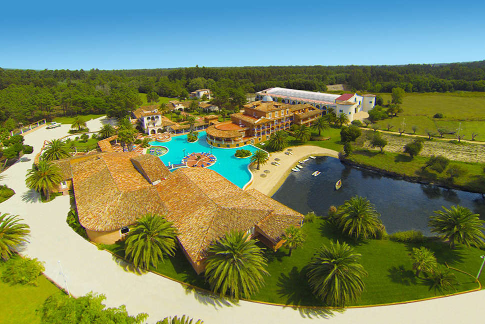 Een foto van het zwembad bij Herdade Lago Real
