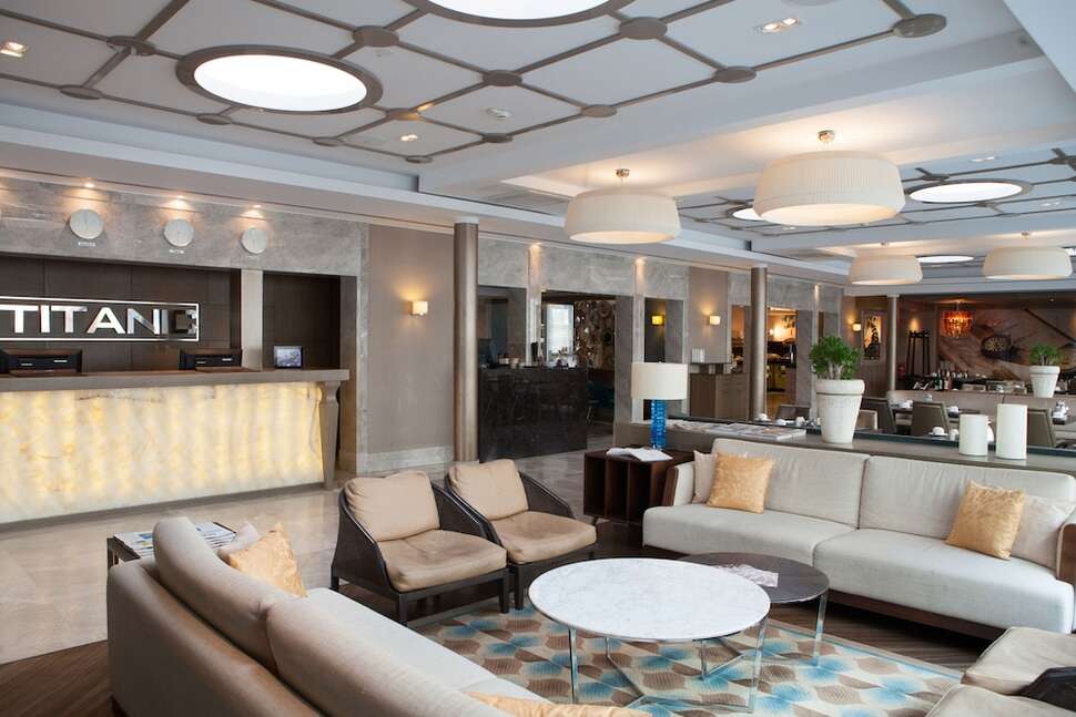 Een foto van het interieur van Titanic Comfort Mitte