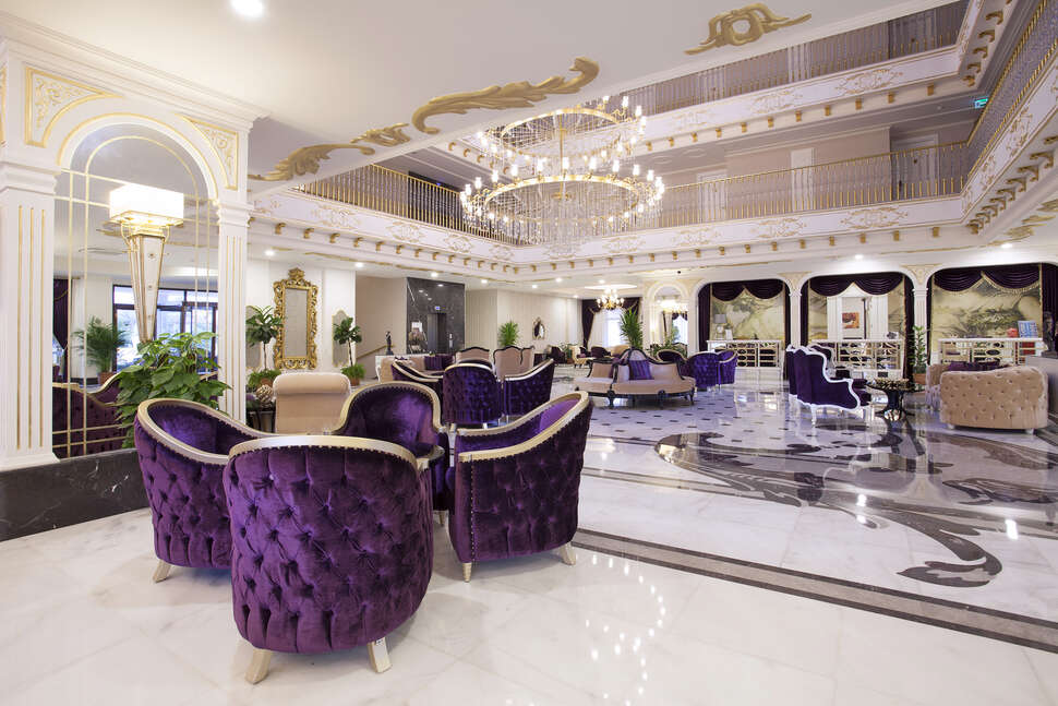 Een foto van het interieur van Side Orange Palace