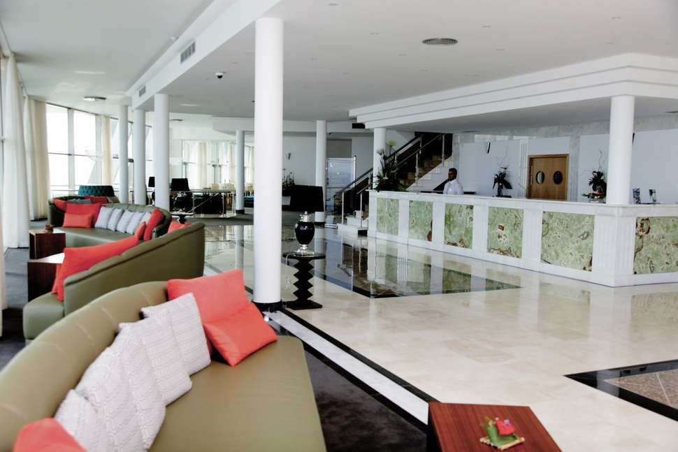 Een foto van het interieur van Angra Marina Hotel