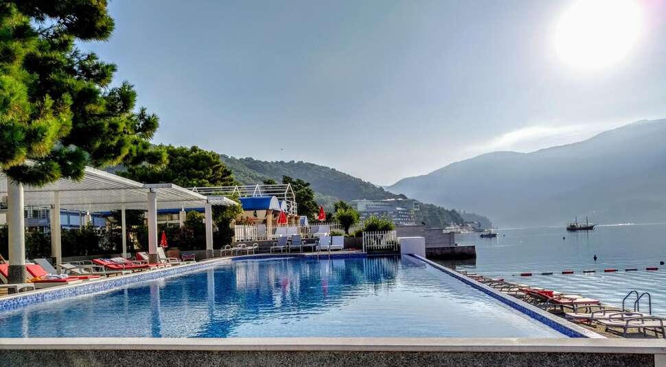Ein Foto Carine Hotel Delfin
