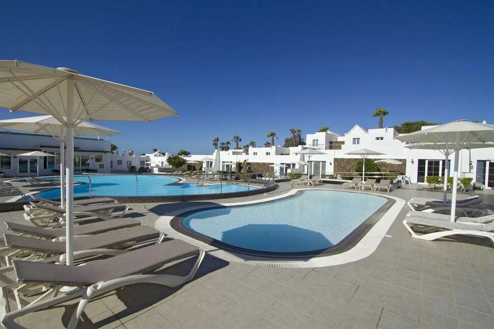 Een foto van het zwembad bij Nautilus Lanzarote