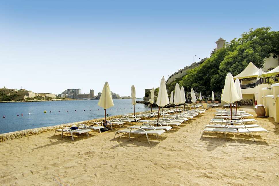 Een foto van het strand bij Grand Hotel Excelsior