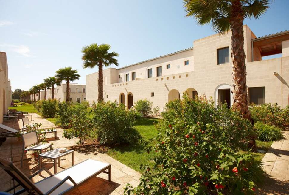 Een foto van de buitenkant van Vivosa Apulia Resort