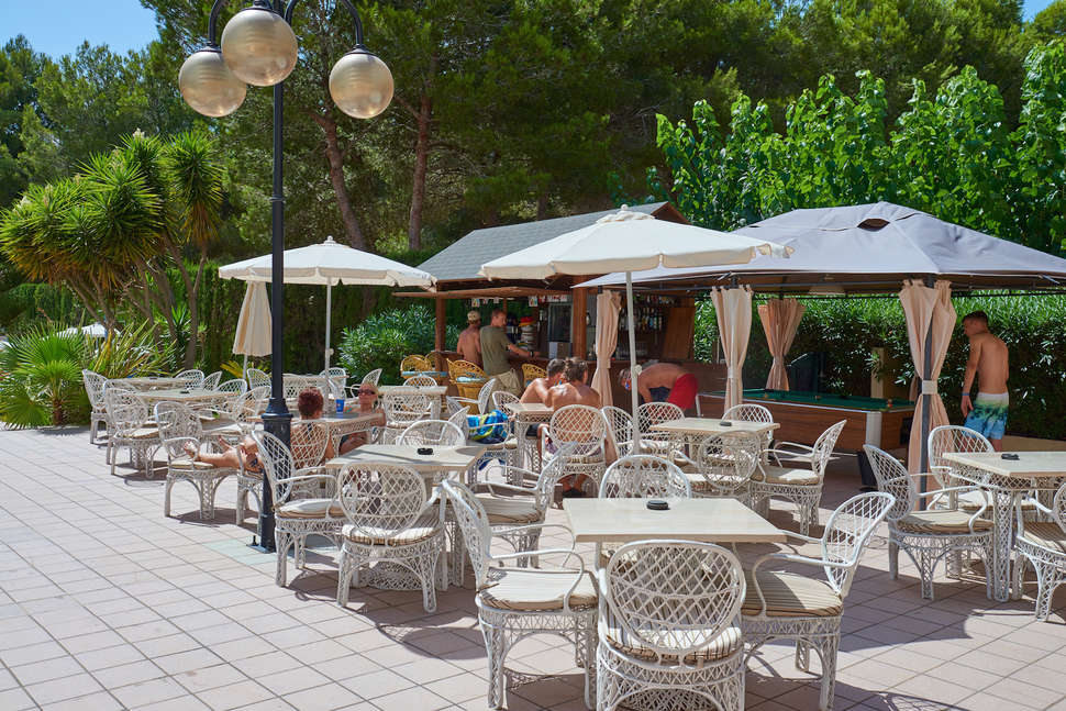 Een foto van het terras bij Hotel Metropolitan Playa