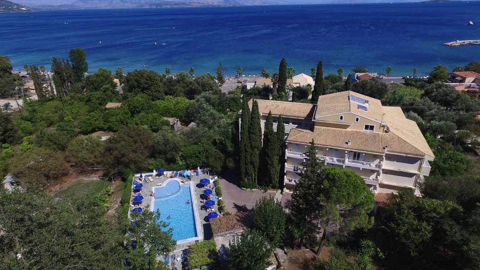 Ein Foto vom Pool im Ipsos Beach Hotel