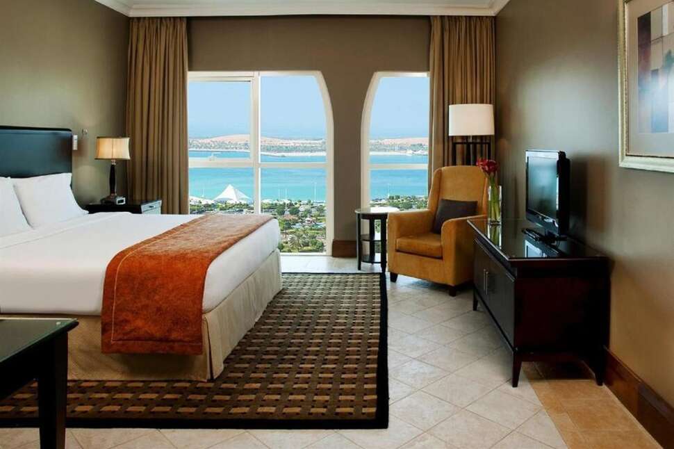 Een foto van een overzicht van Sheraton Khalidiya Hotel