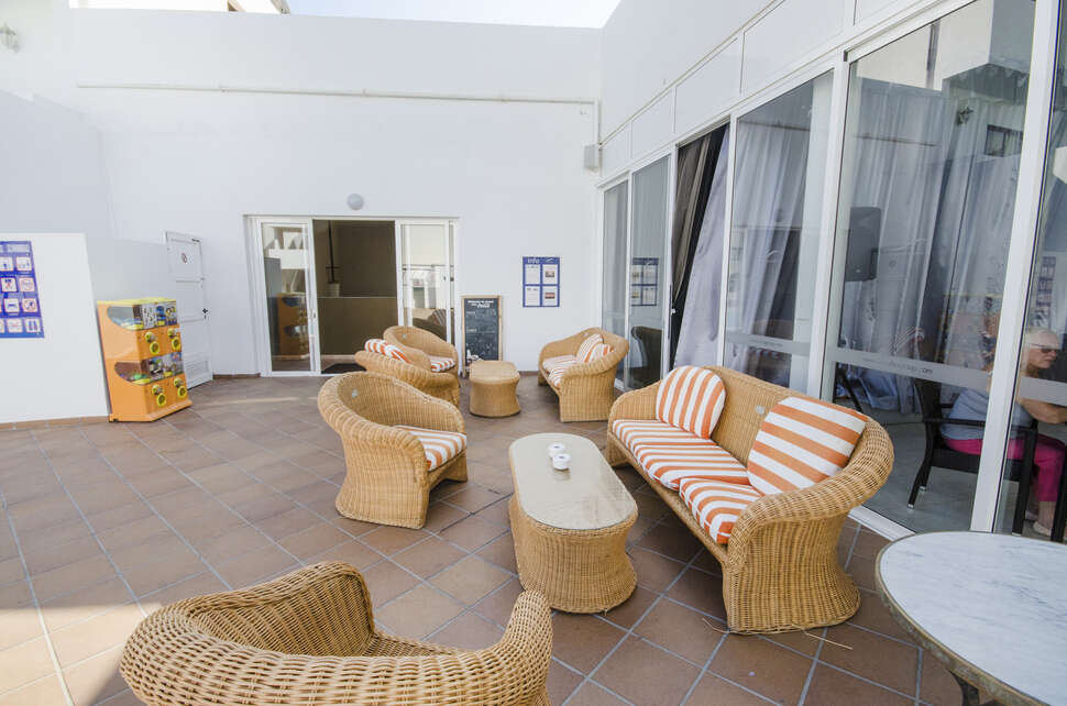 Een foto van het terras bij Lanzarote Paradise Appartementen