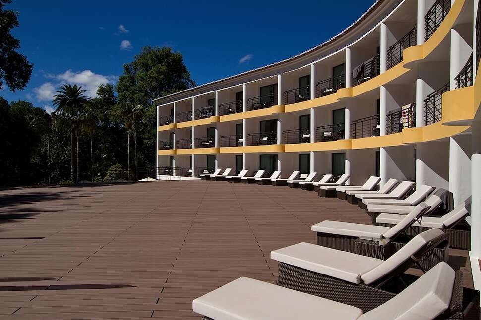 Een foto van het terras bij Terra Nostra Garden Hotel