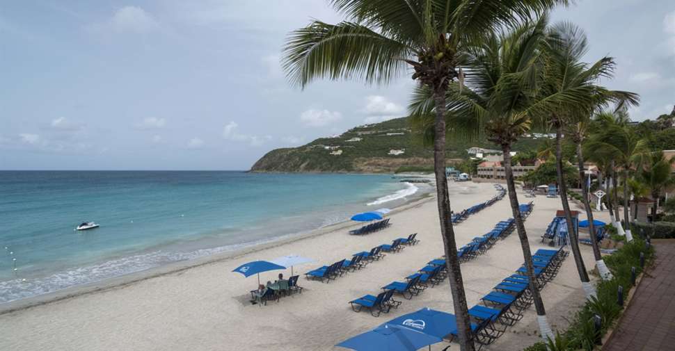 Een foto van het strand bij Divi Little Bay Beach Resort