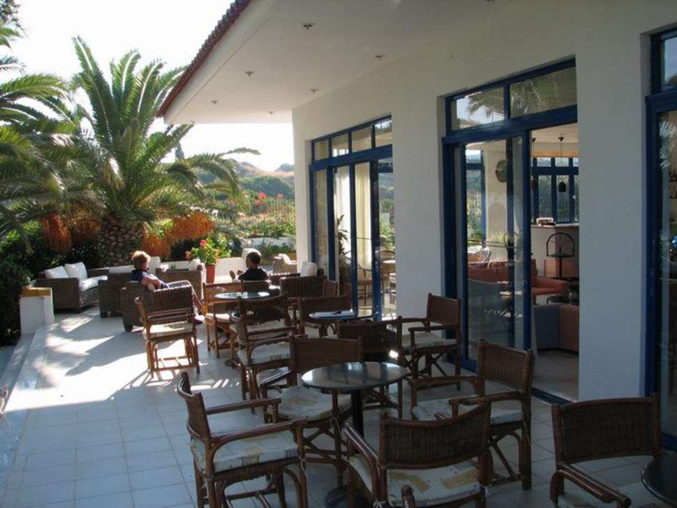 Een foto van het terras bij Hotel Danae
