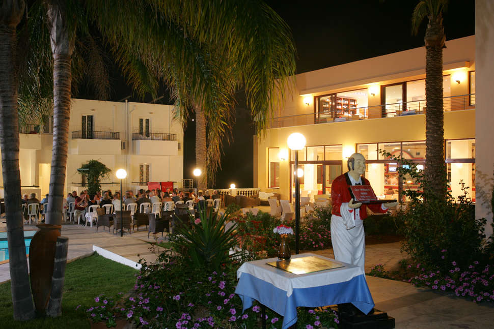 Een foto van het terras bij Bellos Appartementen