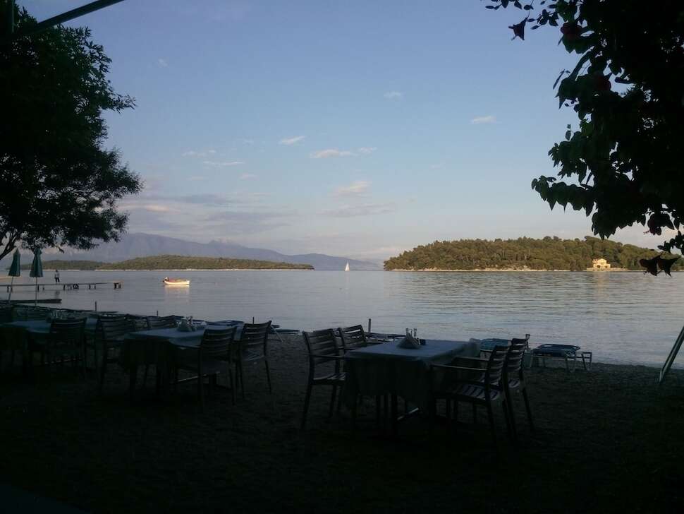 Ein Foto von der Terrasse im Hotel Avra Beach