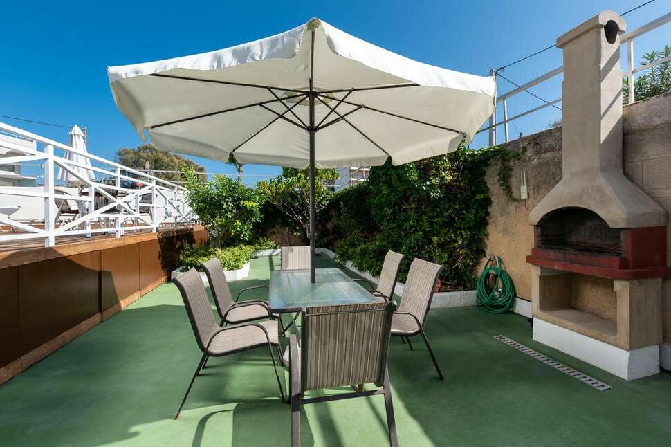 Een foto van het terras bij Marine Congo Hotel