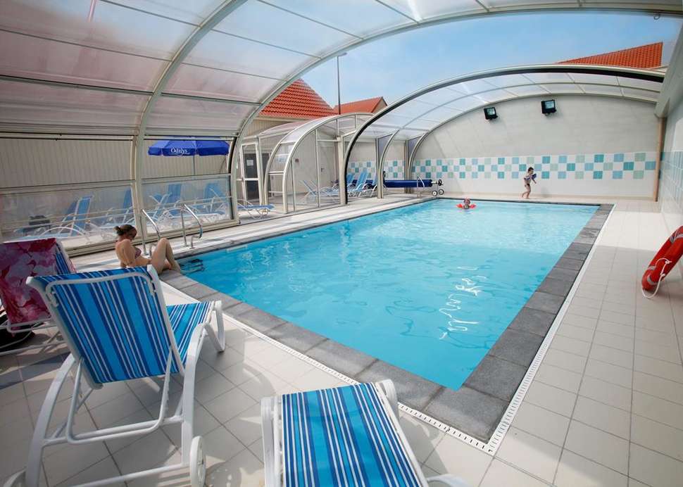 Een foto van het zwembad bij Residence Odalys Les Villas de la Baie