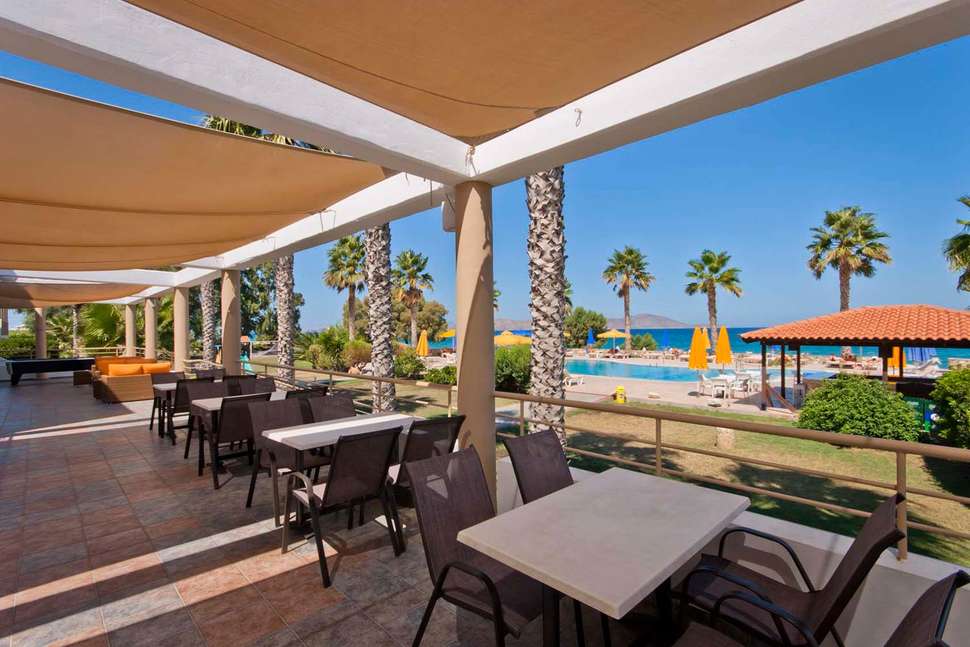 Een foto van het terras bij Irina Beach Aparthotel