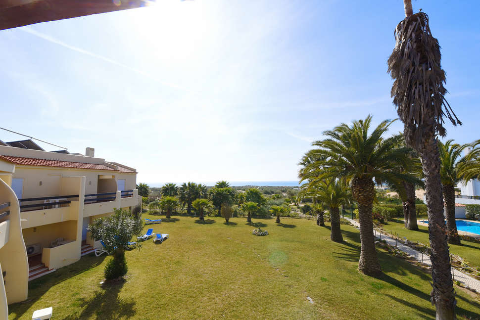 Een foto van de buitenkant van Praia Da Lota Hotel & Appartementen