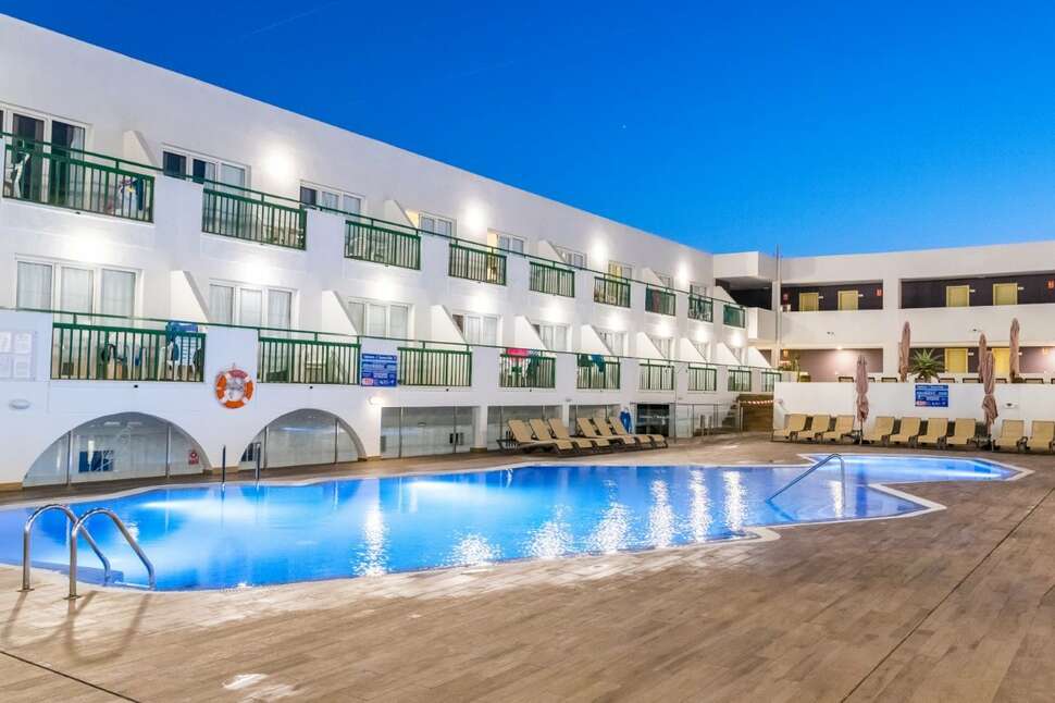 Een foto van het zwembad bij Appartementen Dunas Club