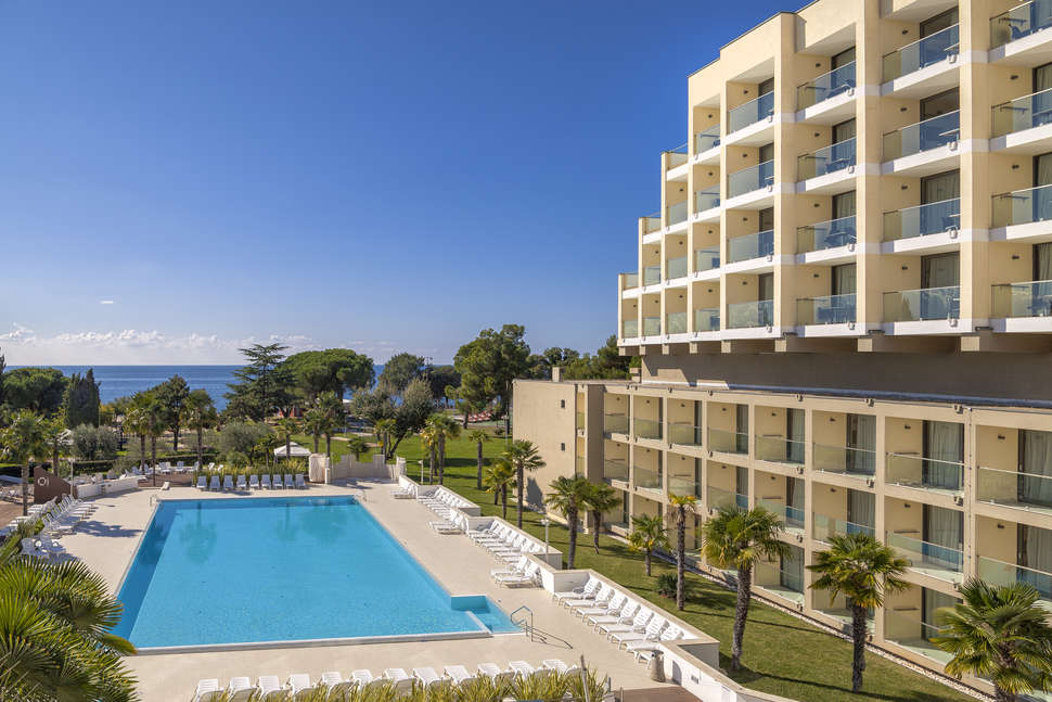 Een foto van het zwembad bij Hotel Materada Plava Laguna