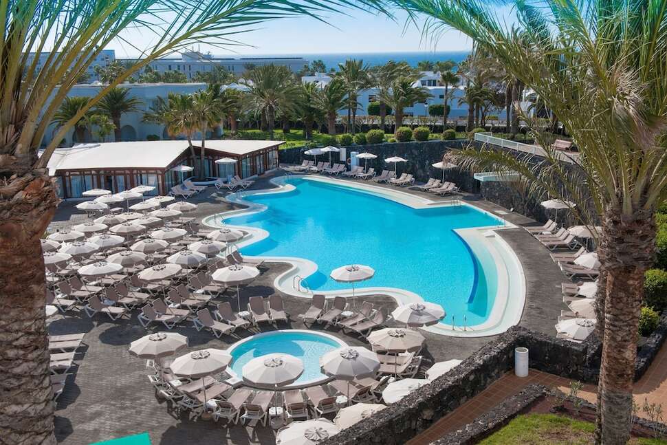 Een foto van het zwembad bij Relaxia Olivina Lanzarote