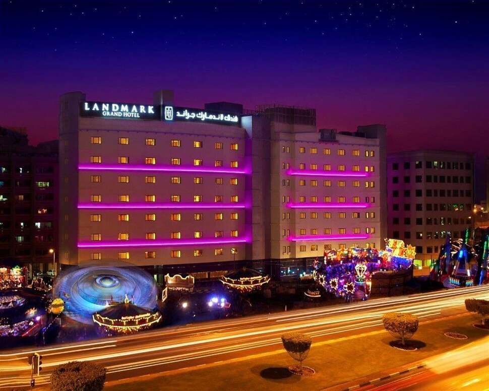Een foto van de buitenkant van Landmark Grand Hotel