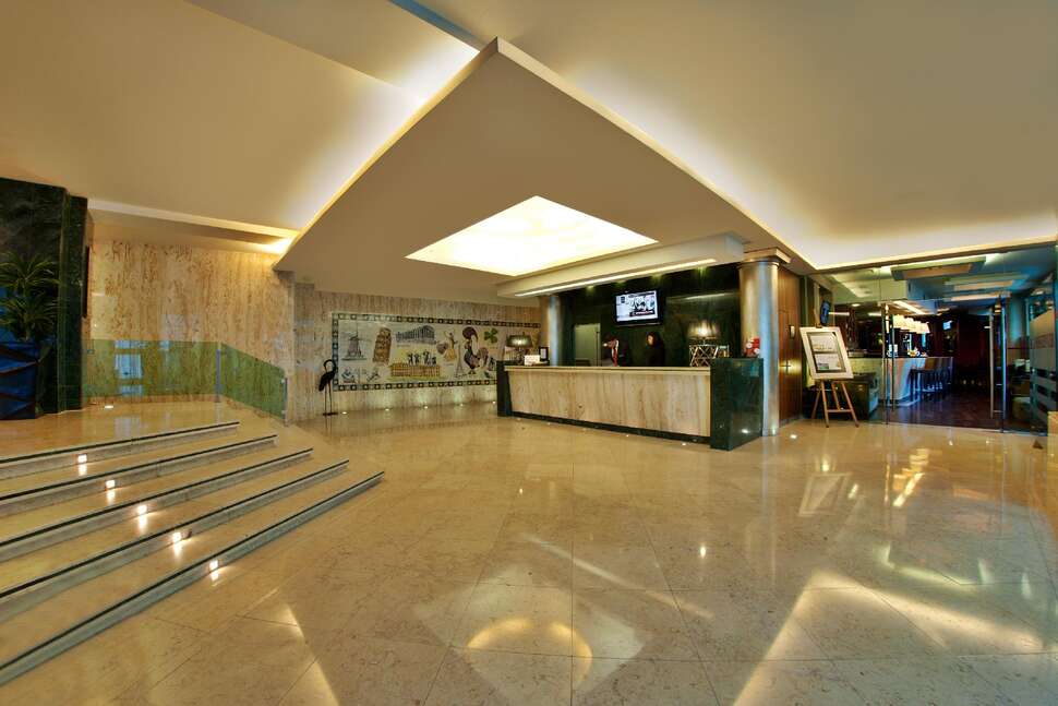 Een foto van het interieur van Turim Europa Hotel