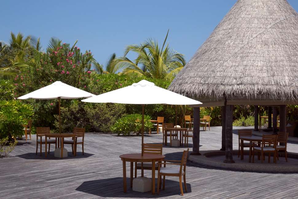 Een foto van het terras bij Coco Palm Dhuni Kolhu