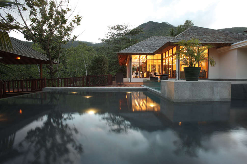 Een foto van het zwembad bij Hilton Seychelles Labriz Resort & Spa