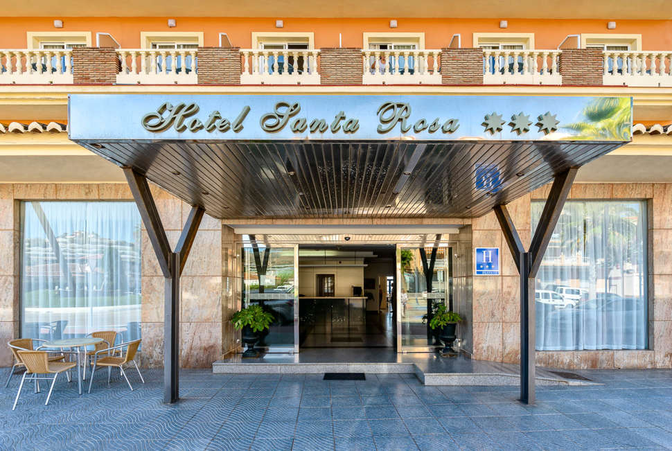 Ein Foto von der Außenansicht des Hotel Santa Rosa