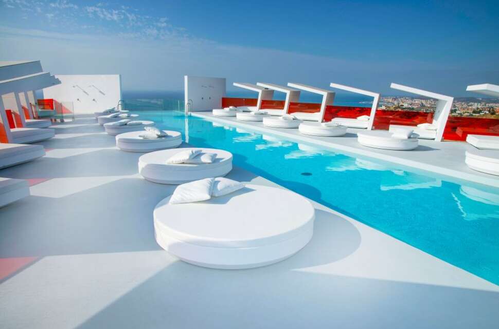 Een foto van het zwembad bij Higueron Hotel Malaga