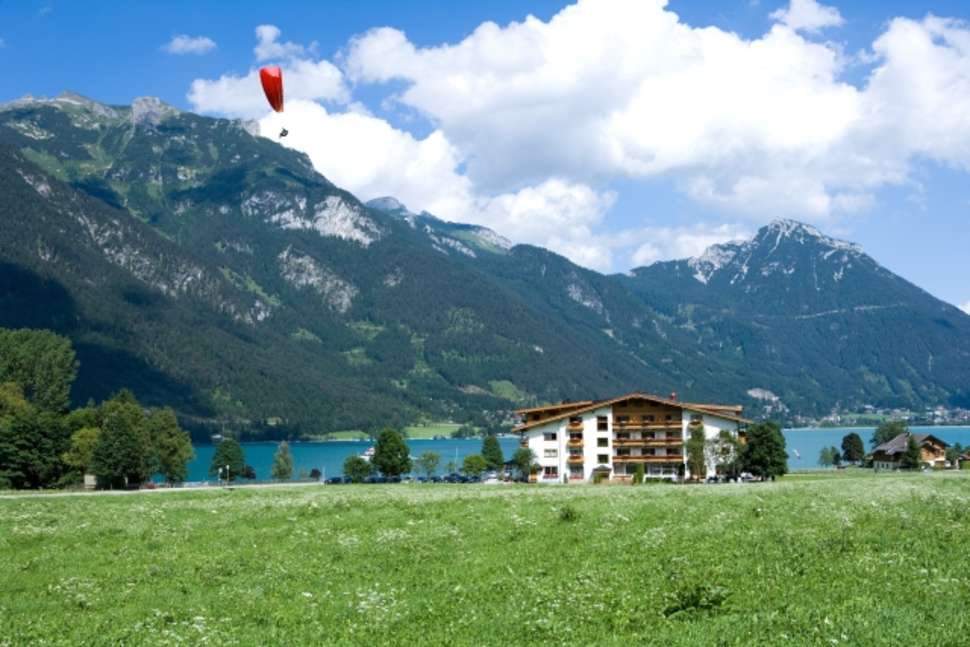 Een foto van de buitenkant van Hotel Bergland & Obertuschenhof