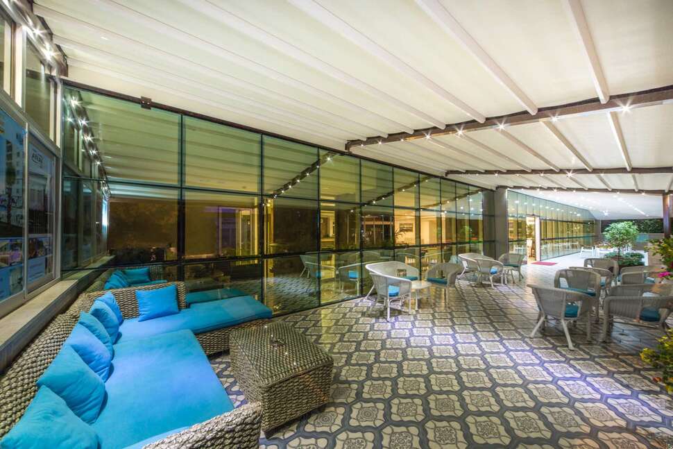 Een foto van het terras bij Kleopatra Atlas Hotel