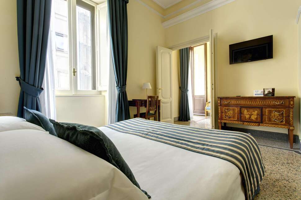 Ein Foto Golden Tulip Rome Piram