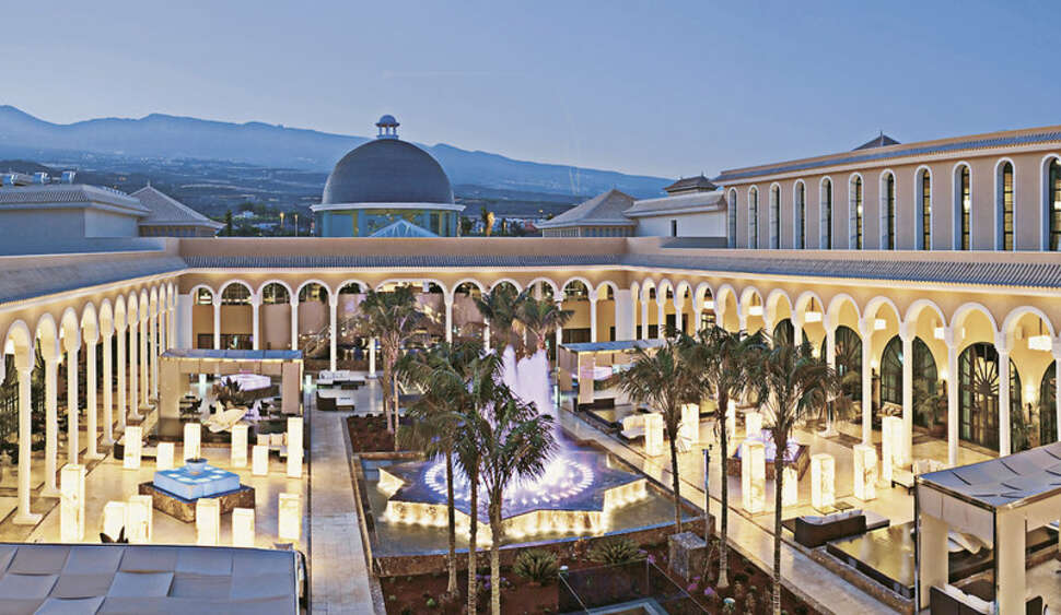 Een foto van de buitenkant van Gran Melia Palacio de Isora