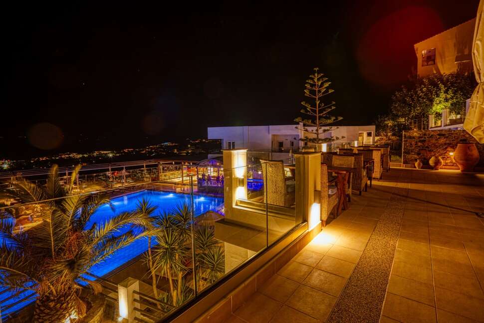 Een foto van het zwembad bij Elounda Water Park Residence Hotel