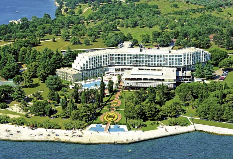 Een foto van de buitenkant van Hotel Materada Plava Laguna