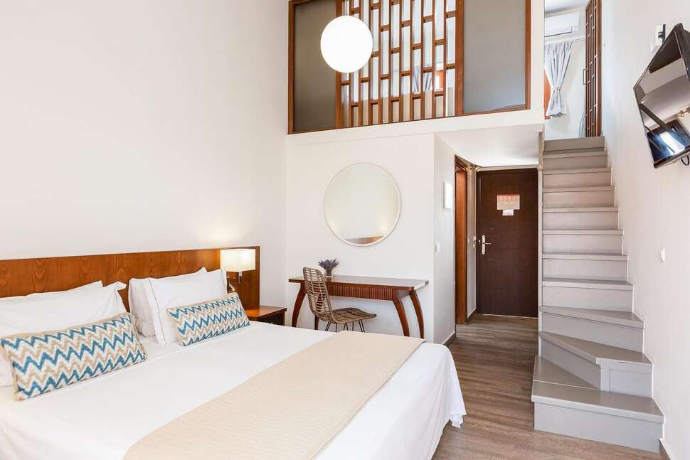 Een foto van Theartemis Palace