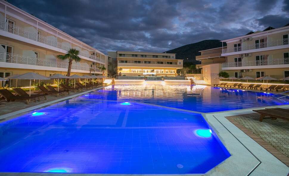 Een foto van het zwembad bij Sun Bay Hotel