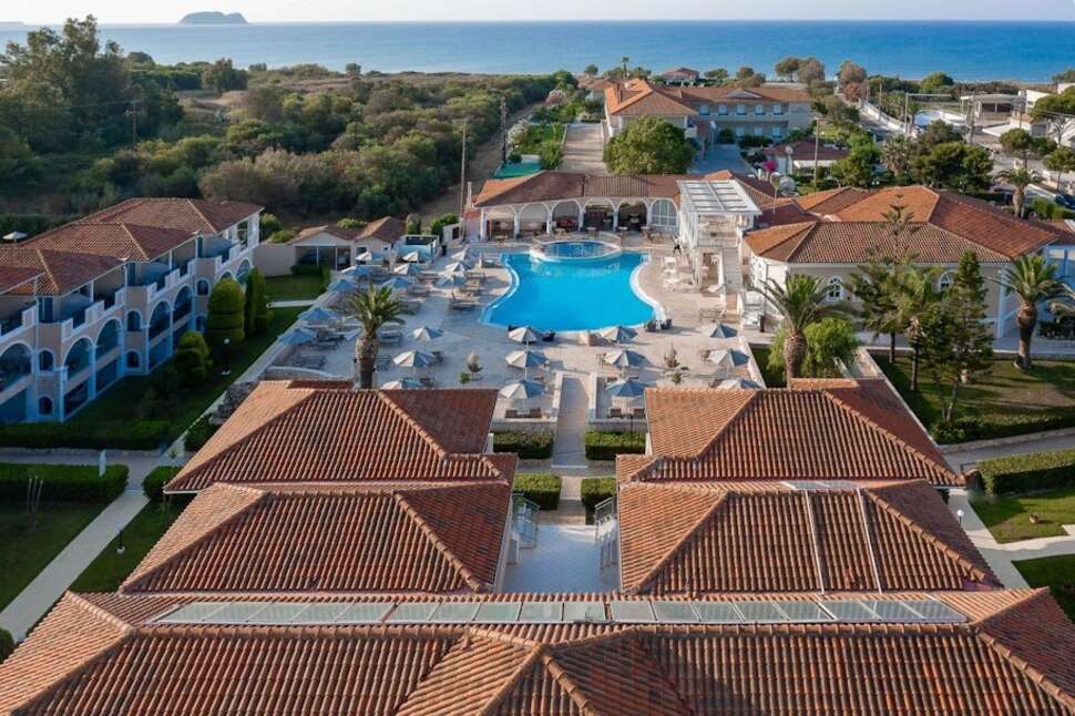 Een foto van het zwembad bij Marelen Hotel