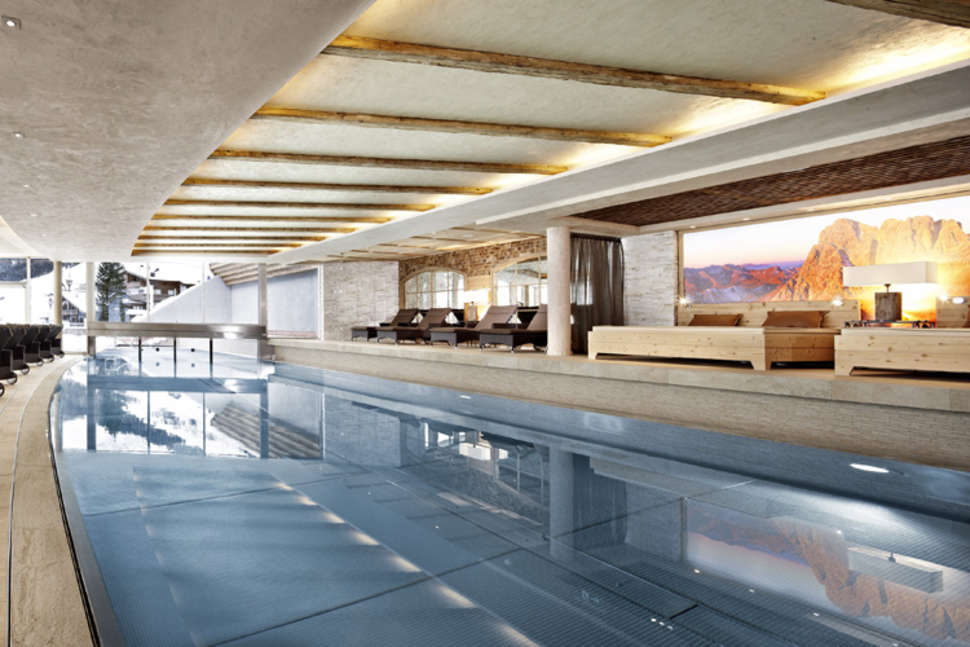 Ein Foto vom Pool im Berghof Crystal Spa & Sports
