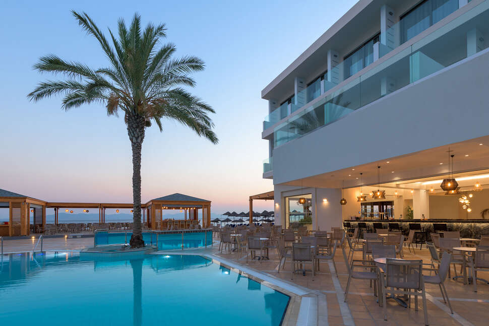Een foto van het zwembad bij Avra Beach Resort Hotel & Bungalows