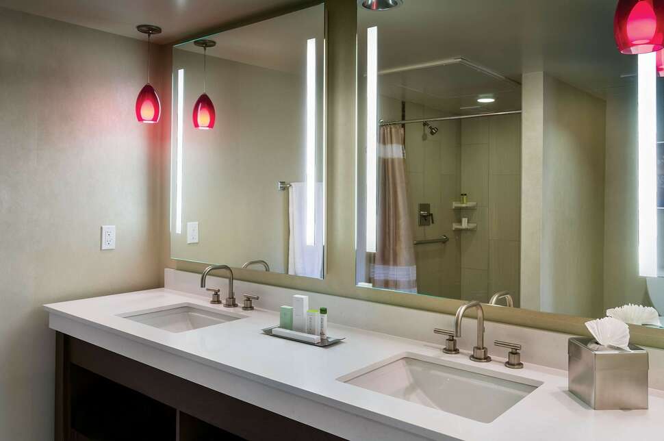 Ein Foto DoubleTree by Hilton Los Angeles Downtown